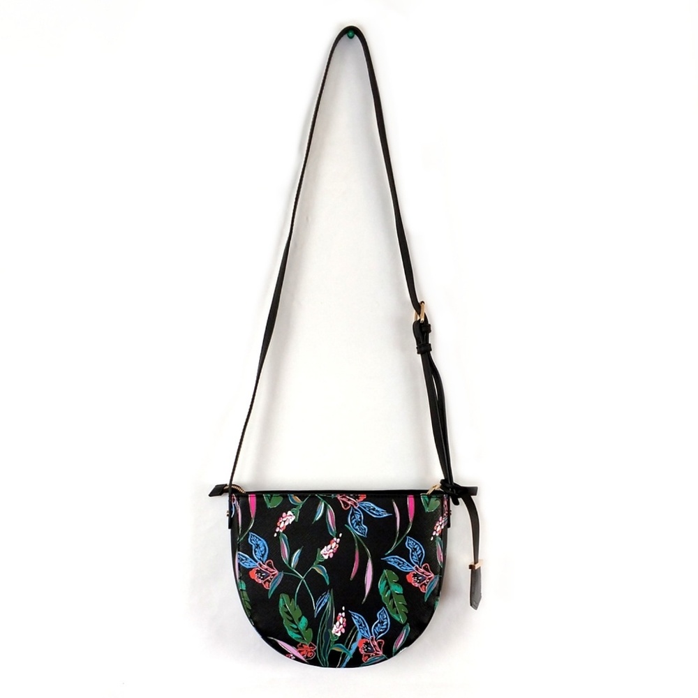 A NEW DAY Half Moon Crossbody A N
A N & style
Fau - Picture 2 of 6